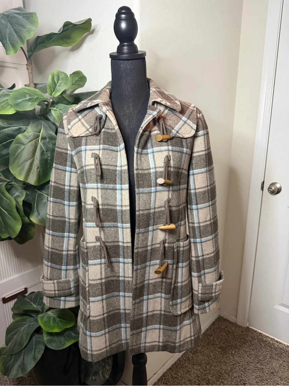 GAP Plaid Toggle Coat – Women’s XS | Cozy Wool Blend | Fall Essential 🍂
